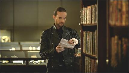 luke-treadaway-as-the-golden-blade (480x273, 18 kБ...)